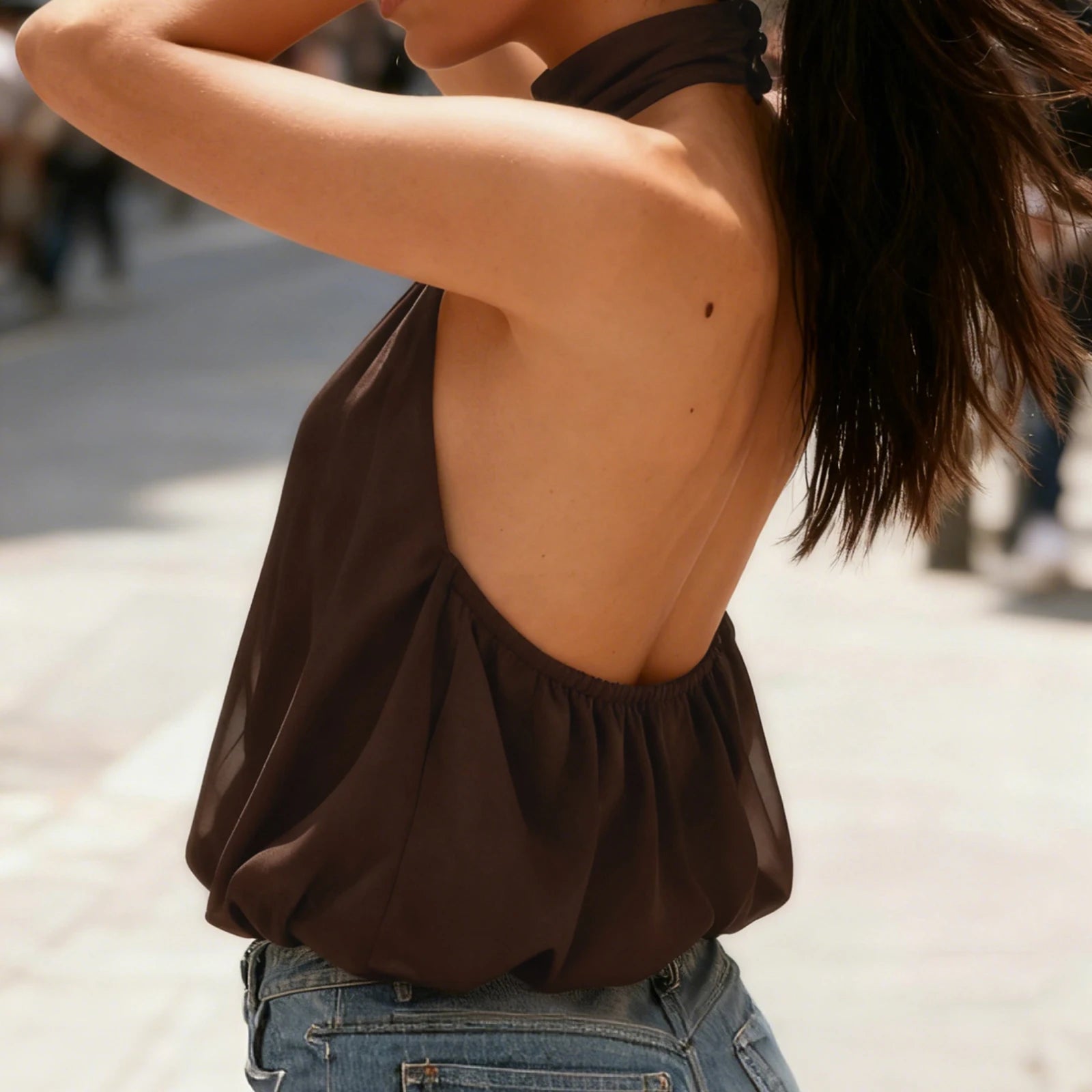 Top halter crop con schiena scoperta