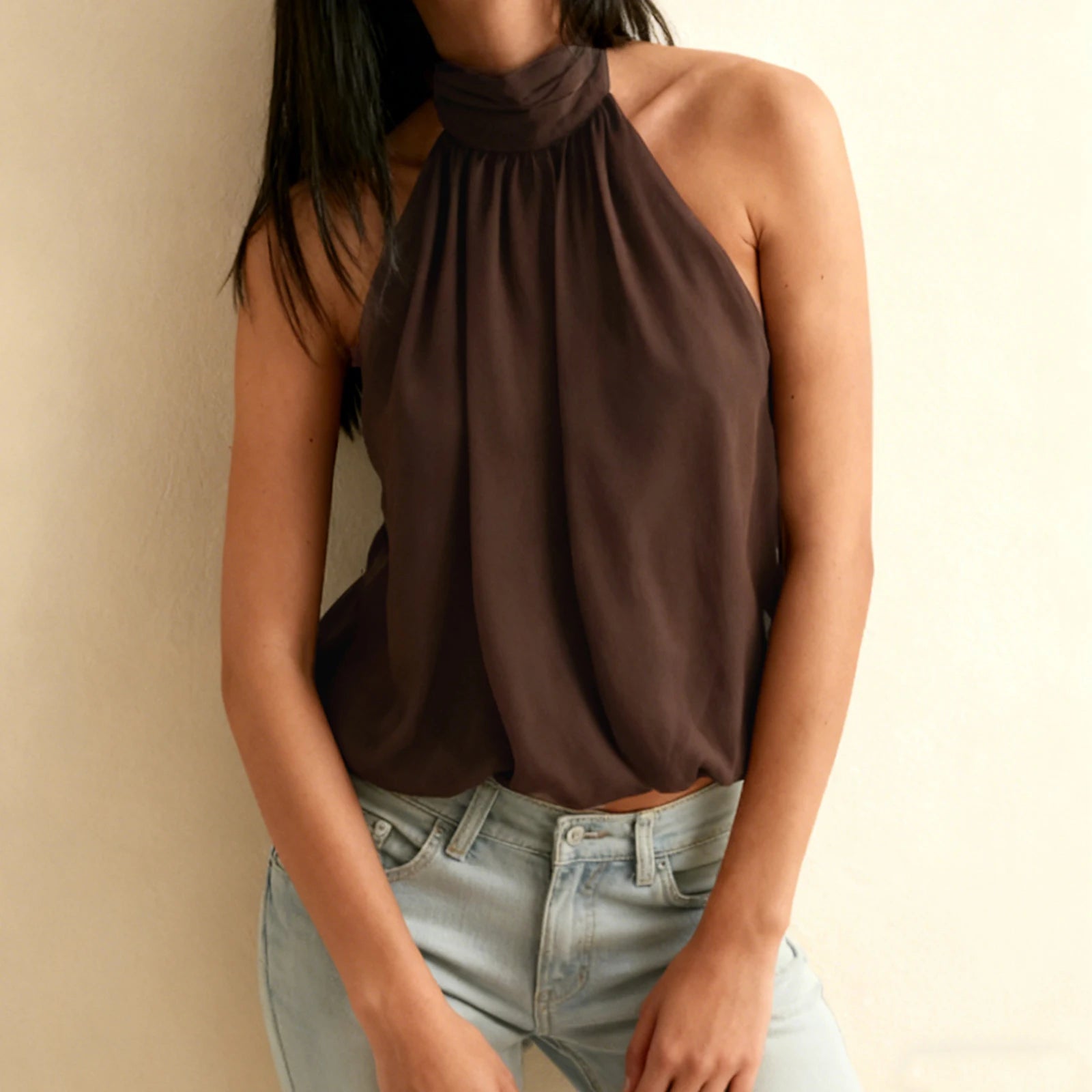 Top halter crop con schiena scoperta